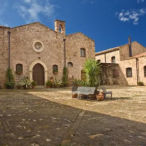 Feriegård Relais Abbazia Santa Anastasia & Winery 