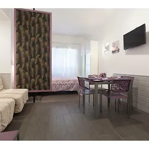 My Purple Apartment In The Center Of Rome Rzym